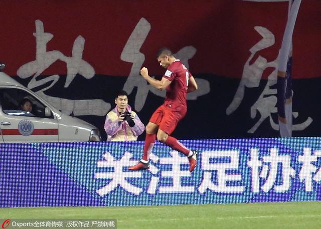数据机构Opta预测了曼联本赛季小组最终成绩的概率：小组第二：6.05%小组第三：27.74%小组第四：66.31%　佩德里交易条款被激活 巴萨向拉帕支付500万欧《每日体育报》报道，佩德里已经为巴萨在100场比赛中出场至少45分钟，巴萨需要向拉斯帕尔马斯支付一笔新的浮动条款。